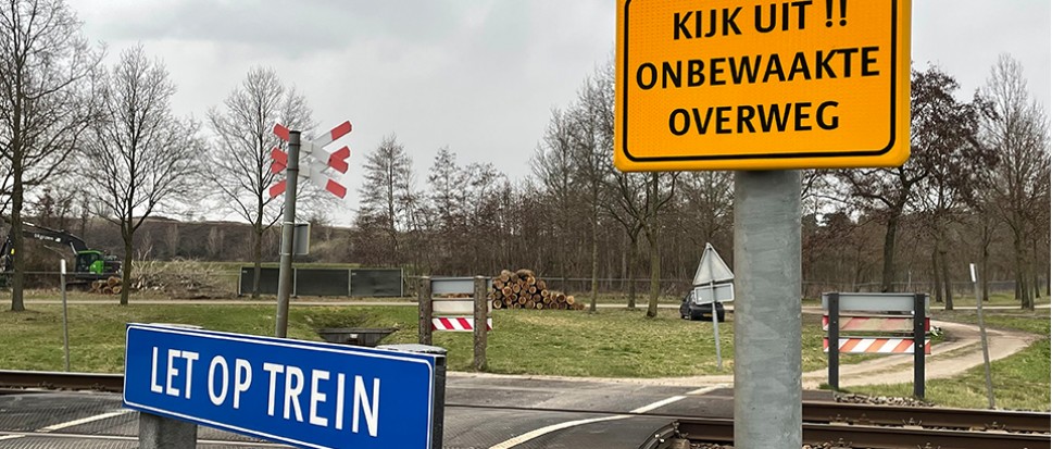 Voetgangers negeren hekken Het Vlier