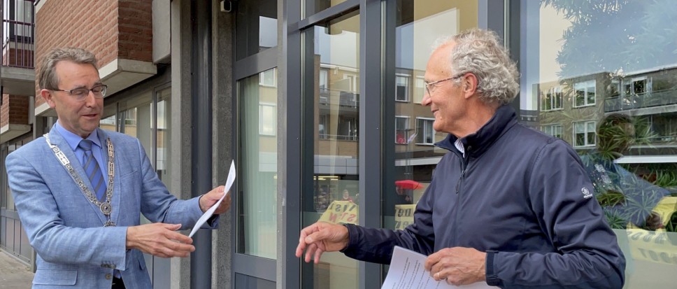Actiegroepen demonstreren tegen windmolens