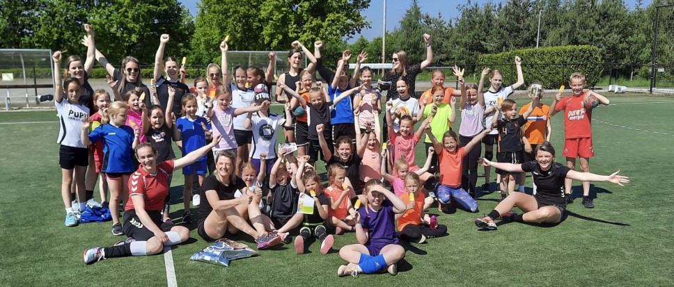 Ruim 40 kinderen volgen handbalclinic