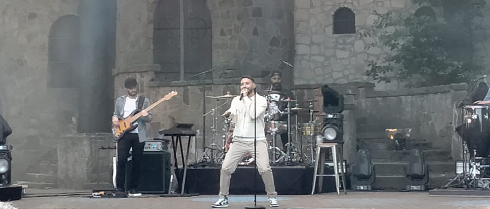 Rolf Sanchez opent concertreeks Hertme