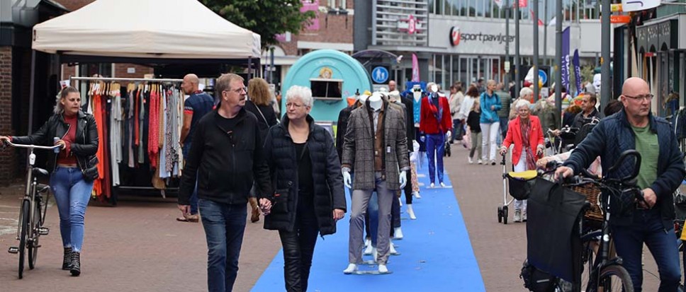 Dit keer flaneert het publiek op de loper