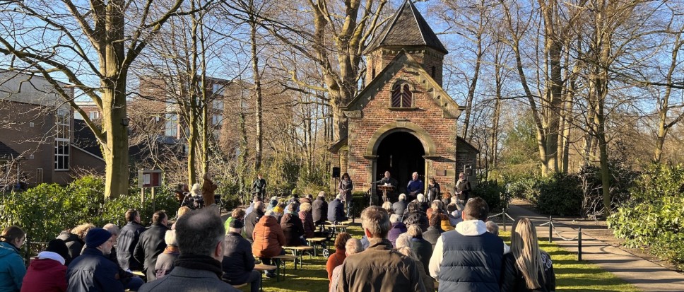 Moment voor vrede bij Mariakapel
