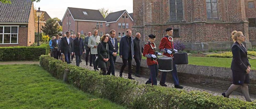 Borne herdenkt weer massaal