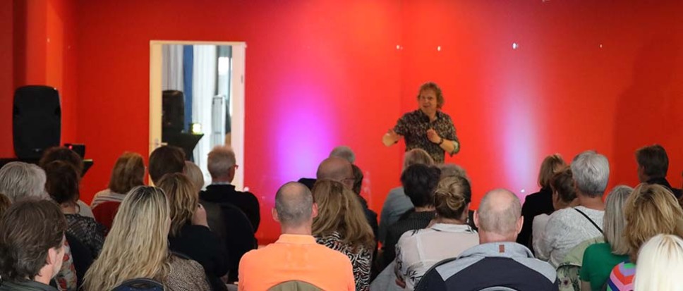 Cabaretiers trekken wél volle winkels