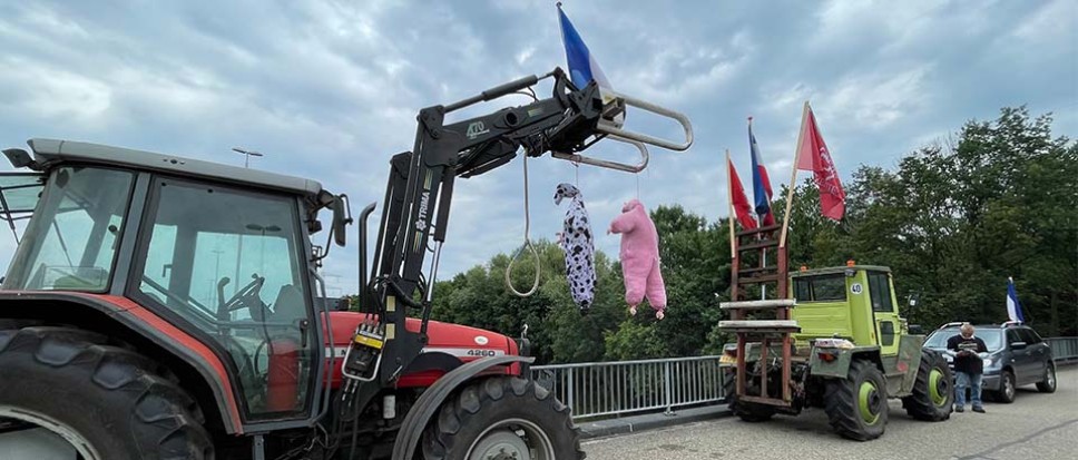 Weer demonstratie met galg op viaduct Blokstegenweg