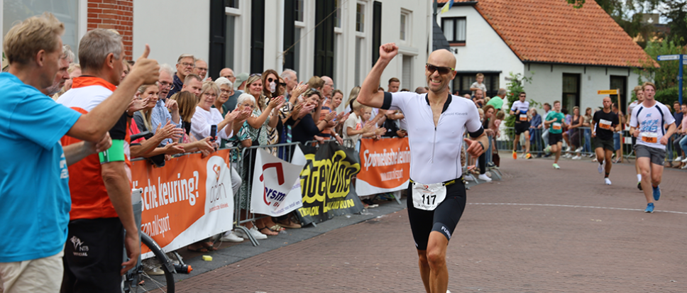 Arnold Klieverik wint Run in vermakelijk Borne