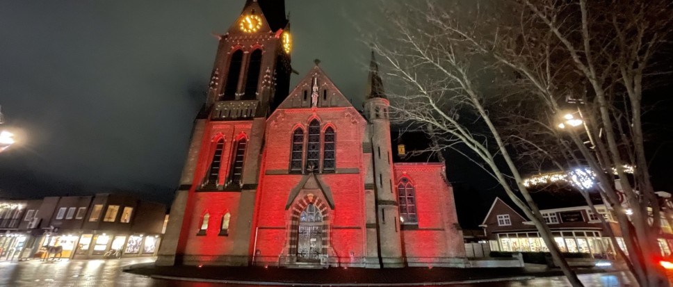 Stephanus én Oude Kerk kleuren woensdag rood