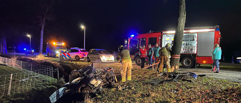 Auto belandt in de sloot