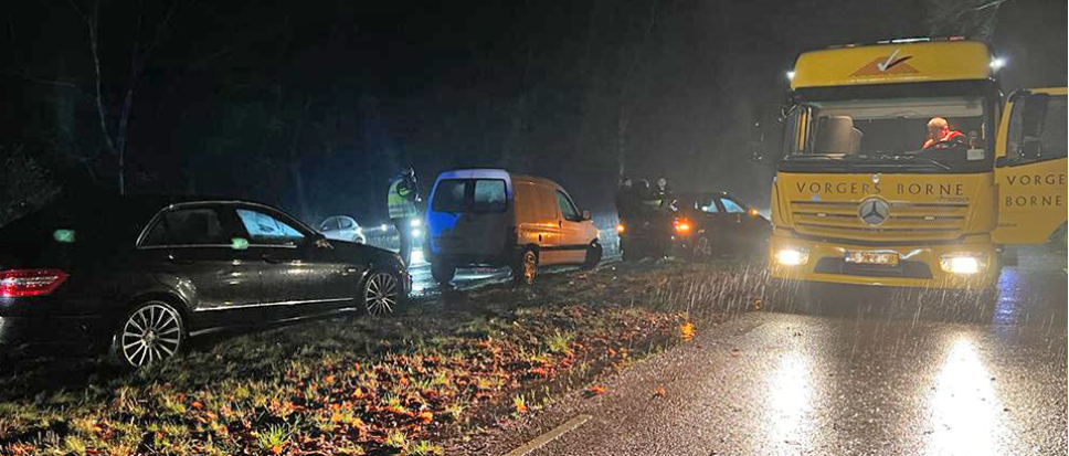 Auto�s botsen op Almelosestraat