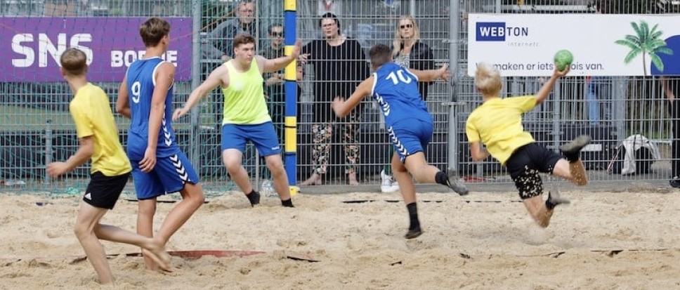 Beach handballen voor een plek op het NK