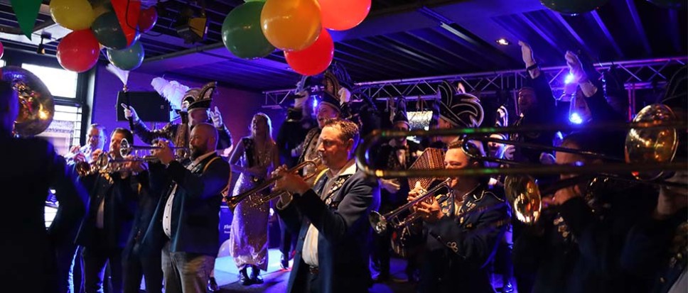 �Poppenkast� bij KIR verbroedert
