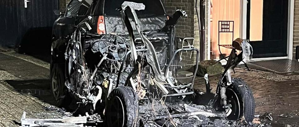 Brommobiel volledig uitgebrand