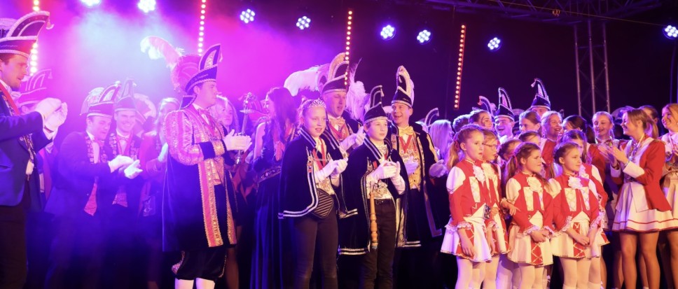Zenderen rolt het carnaval in
