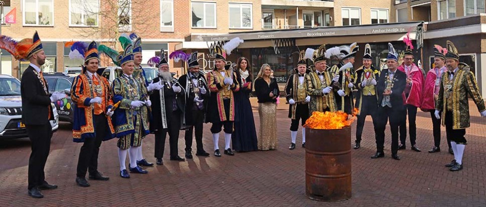 Hees maar voldaan doven carnavalisten het vuur