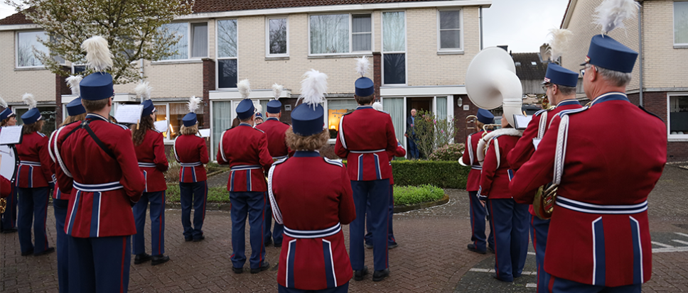 Vrolijke serenade voor de 80-jarige Johan