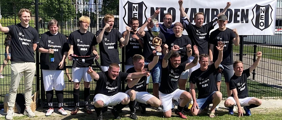 G1-voetballers NEO vieren kampioenschap
