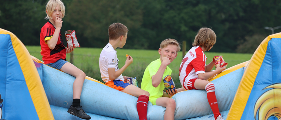 Humor en plezier markeren Familiedag Zenderen