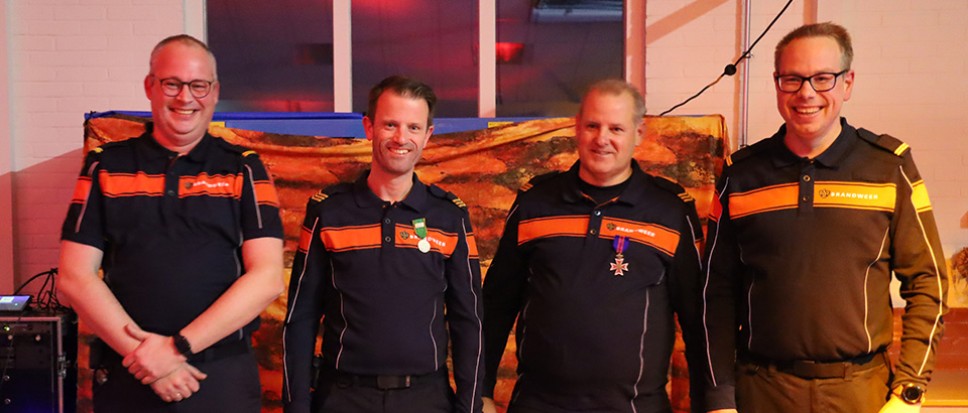 Brandweerjubilarissen in het zonnetje