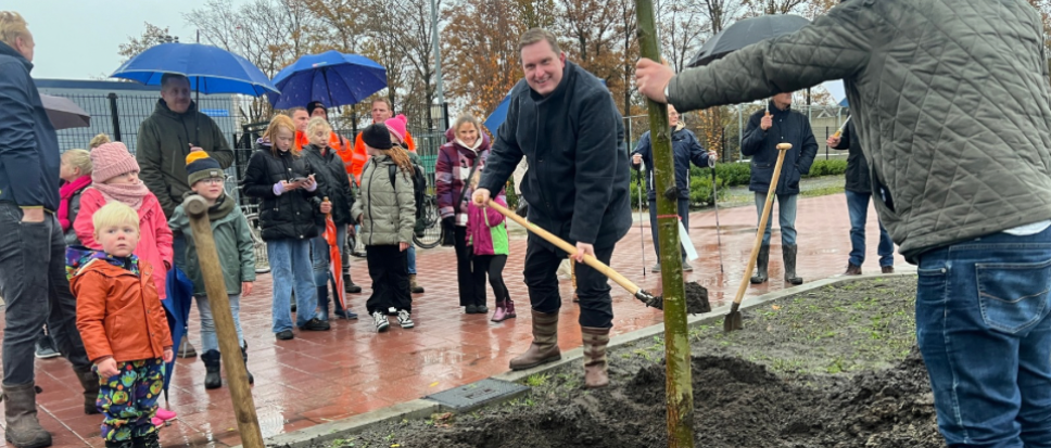 Groene parkeerplaats Azelosestraat officieel geopend