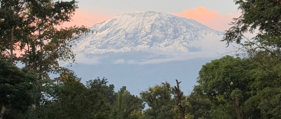 Sandra en Miranda beginnen aan hun Kilimanjaro klim