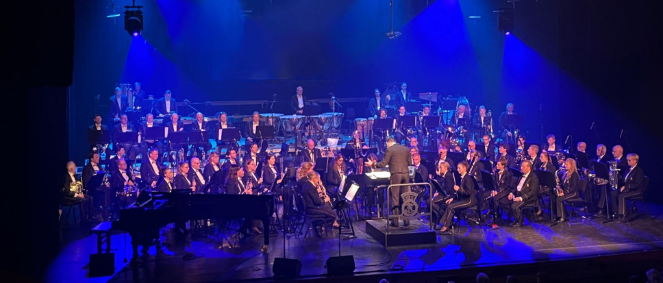 Nederlands Douane Orkest brengt Queen naar Hertme!