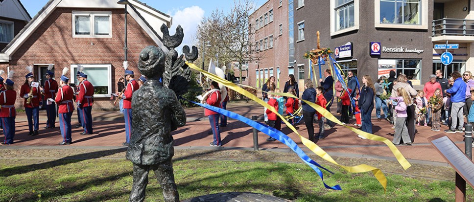 Palmpasenoptocht brengt kleur en traditie