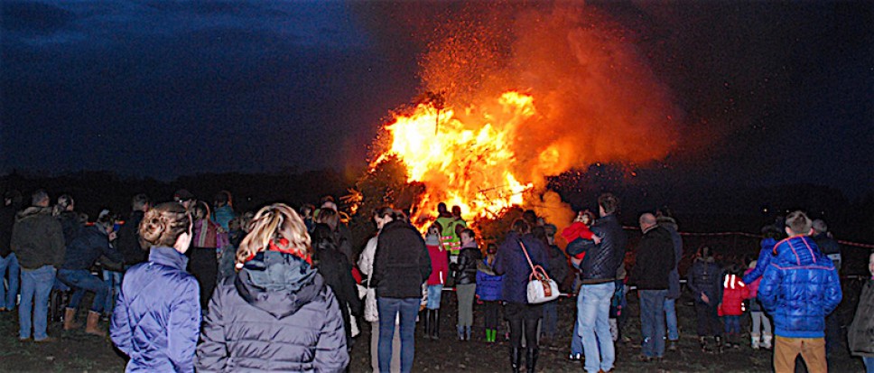 Zaterdag branden de kerstbomen weer