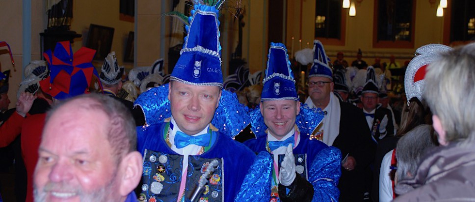 ‘Kerk uit en de carnaval in’