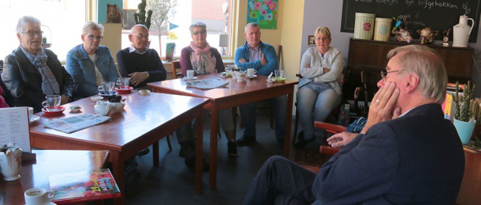 Noaberkuiern met bewoners Oud-Borne