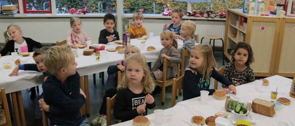 'Vieze tafel-ontbijt' in Zenderen