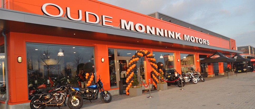 Oude Monnink Motors opent haar deuren