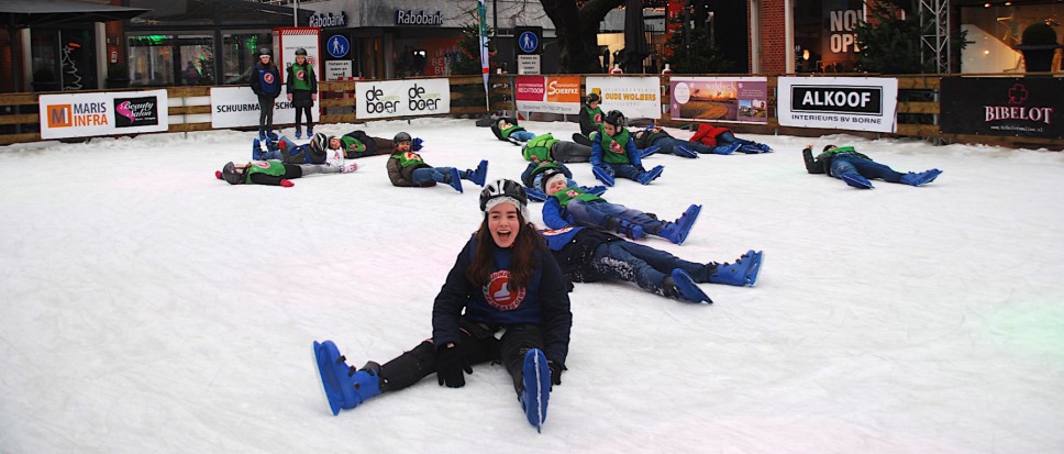 Leren schaatsen met vallen en opstaan