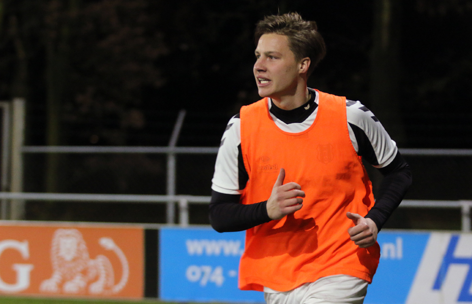 Sensationele Bekerzege Van Neo Borne Boeit