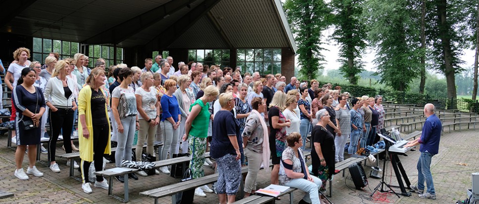 160 Koorleden snakken naar zuurstof…