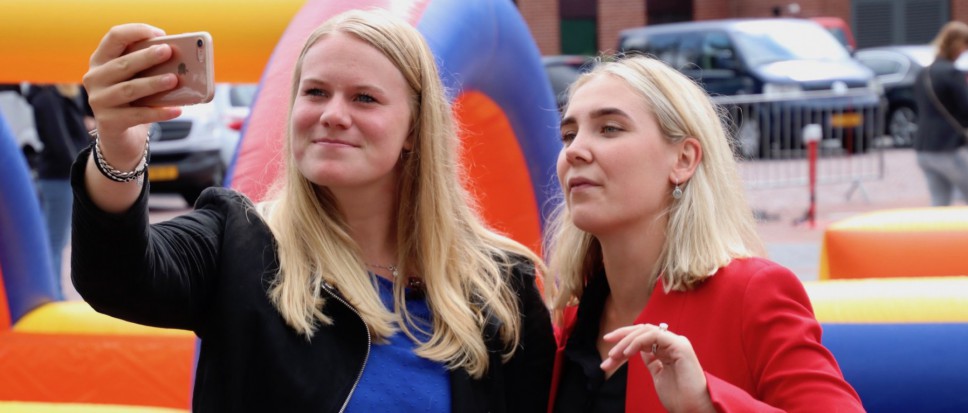 Vlogsters vieren Melbuul地feest (1)