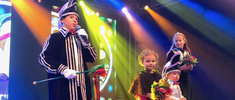 Daar zijn ze: Justin, Famke, Vaj駭 en Boaz