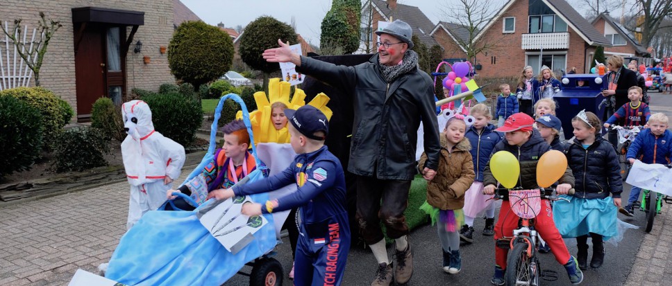 Bonte feeststoet trekt door Hertme