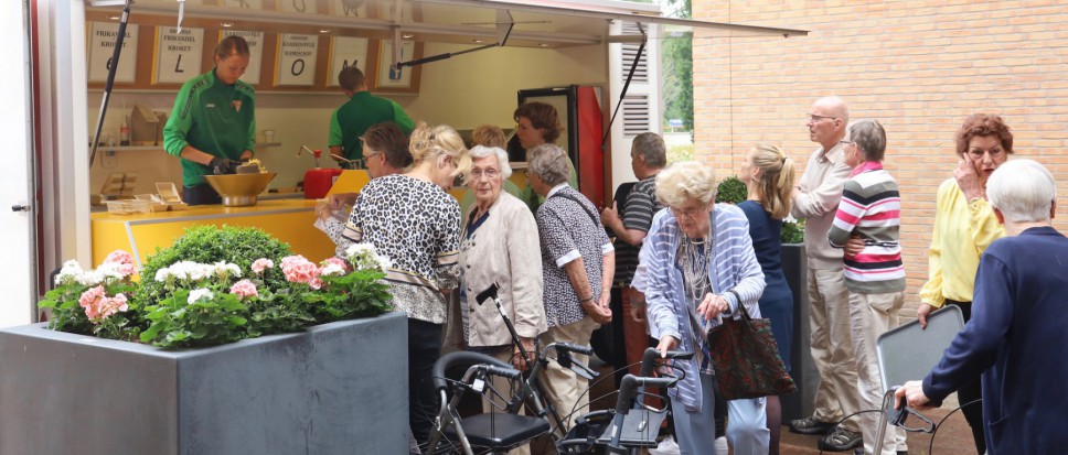 Lekker patatfeestje in Dijkhuis