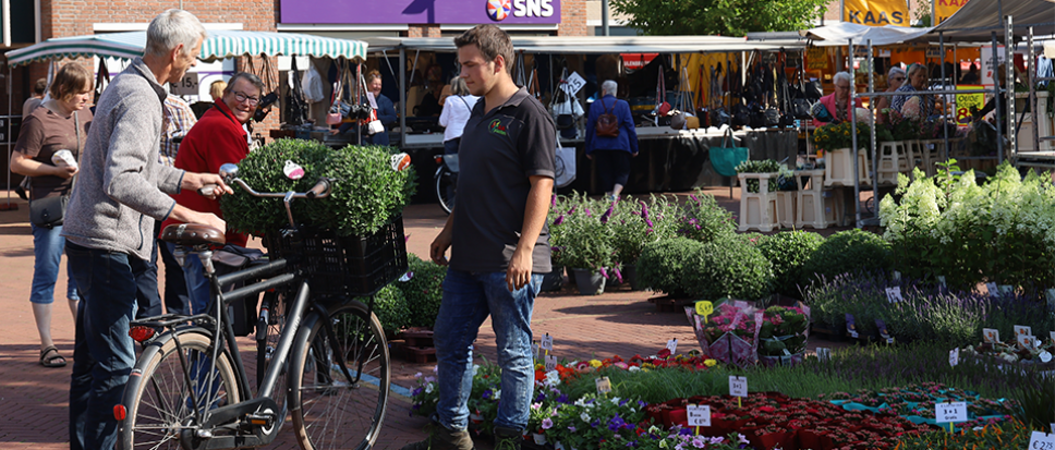 Jonge ondernemer op de markt