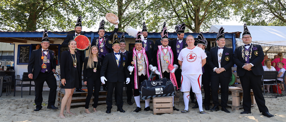 Carnavalisten feesten in rulle zand