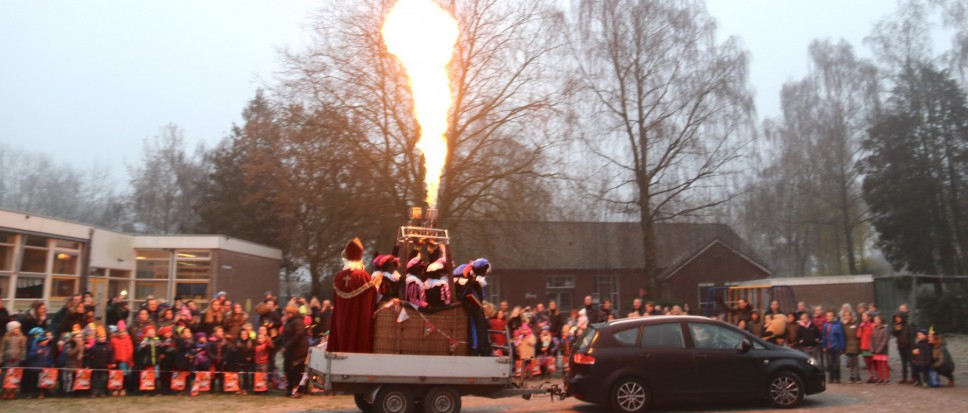 Vlammende ontvangst voor Sint