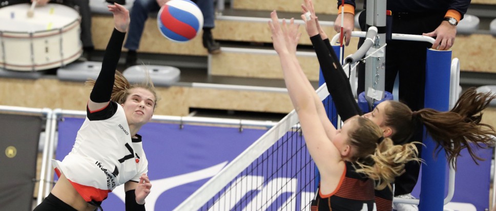 Dames Apollo 8 verstevigen derde plek